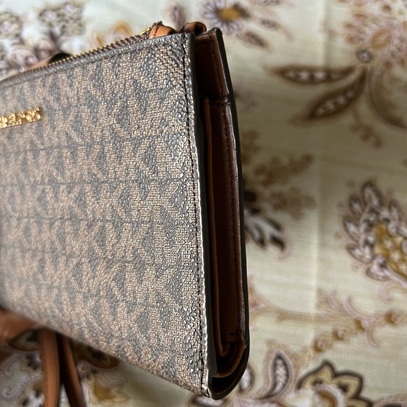 MICHAEL KORS Brown Adele Logo Detachable Wristlet Wallet - Picture 3 of 8